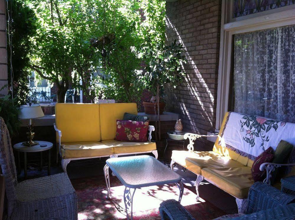 Brass Pineapple Inn Charleston Exterior photo